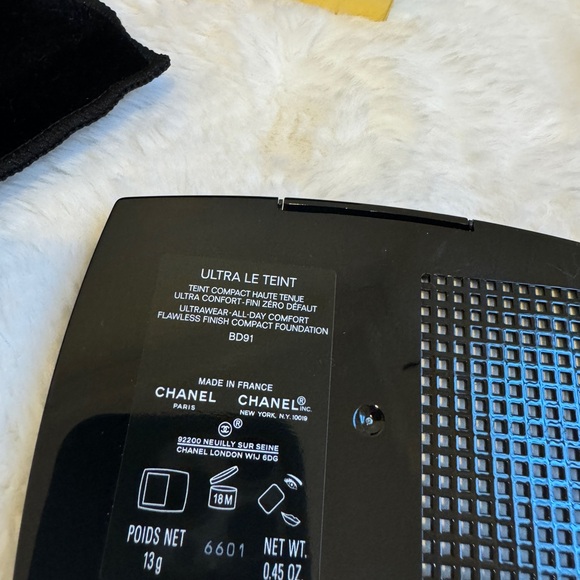 Chanel
Light-deep shade, golden undertone - Picture 7 of 8